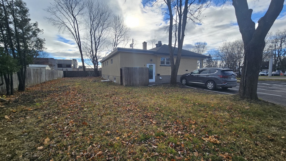 7780 Boulevard Henri-Bourassa, Charlesbourg, Québec,Commercial,Locaux à Louer,Henri-Bourassa,2,2042
